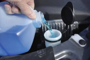 Windshield Vs De-Icer: Can you mix windshield fluid with de icer